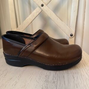 Dansko brown leather clogs EU 39
